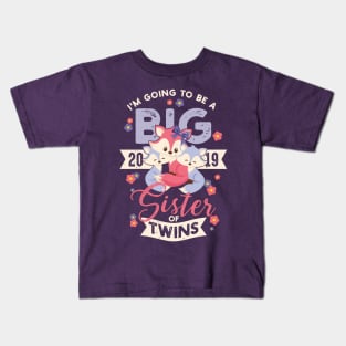 Going to be big sister of Twins Pregnancy Announcement Cute Twin Fox Babys Kids T-Shirt